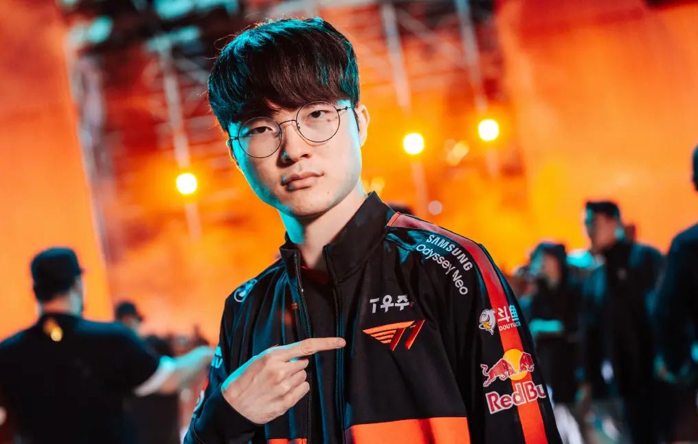 包含Faker回归赛场,回归赛场首场状态亮眼,RNG观众沸腾!的词条 包含Faker回归赛场,回归赛场首场状态亮眼,RNG观众沸腾!的词条